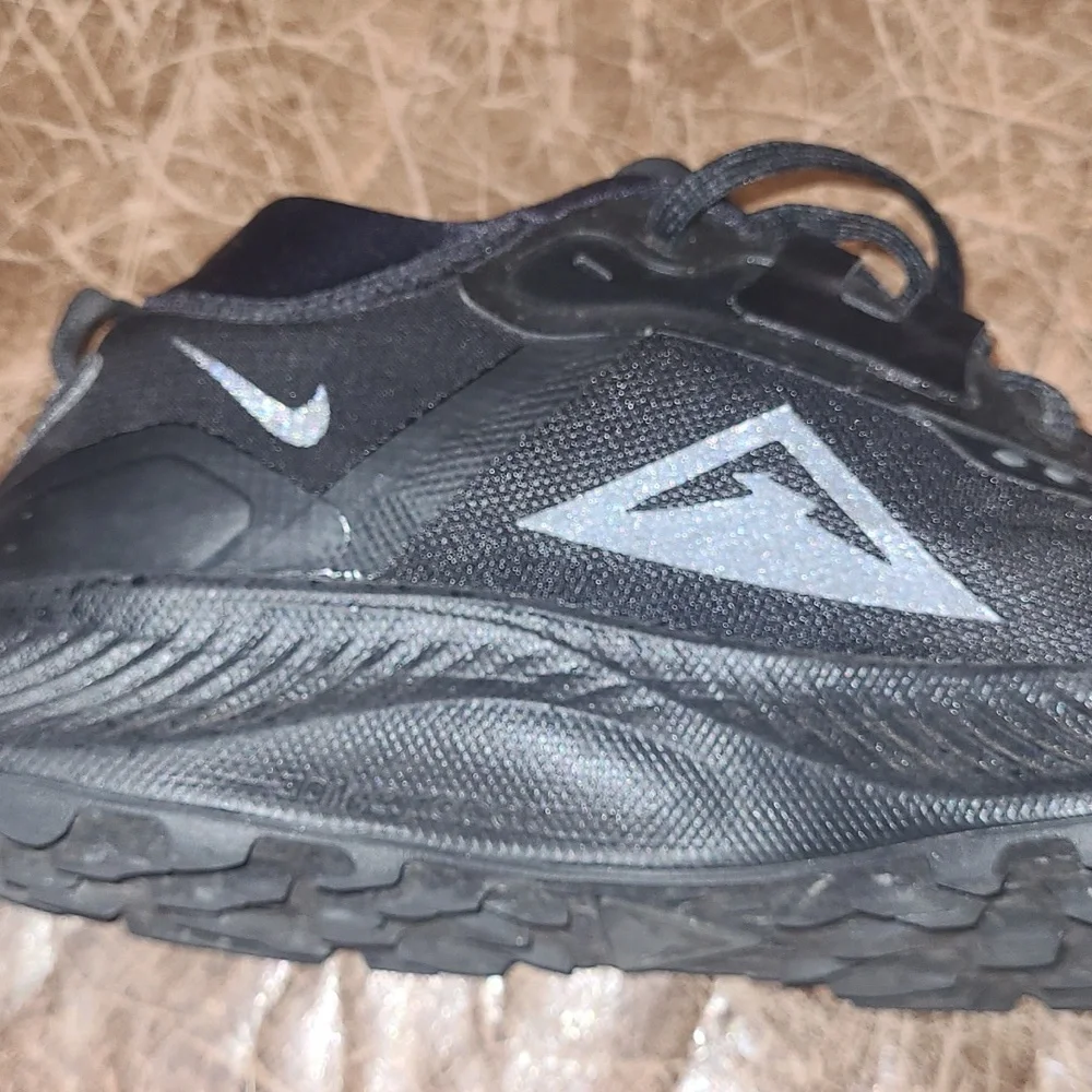 Nike Pegasus Trail 3 GTX.  Triple Black.  Size 7.5 Men. - Picture 10 of 13